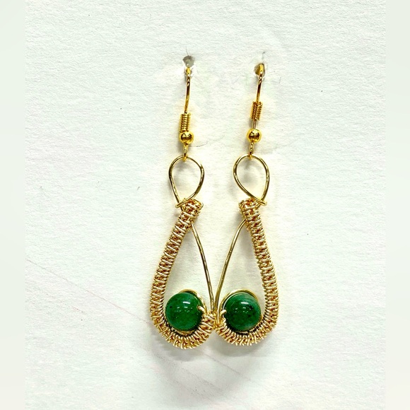 HANDMADE Green Aventurine Beads in Wrapped and Woven Frame Dangle Earrings - Picture 2 of 10